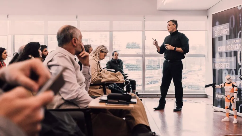 Palestra da Cyber1 em Portugal